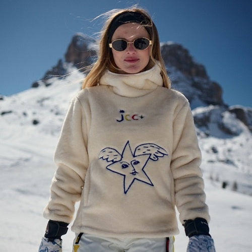 Kolekcja Rossignol × Jean‑Charles de Castelbajac (JCC) w sklepie Adventure Sports – połączenie sztuki, mody i technologii narciarskiej