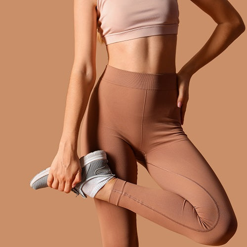 Oddychające, termoaktywne, z wysokim stanem – jakie legginsy sportowe wybrać?