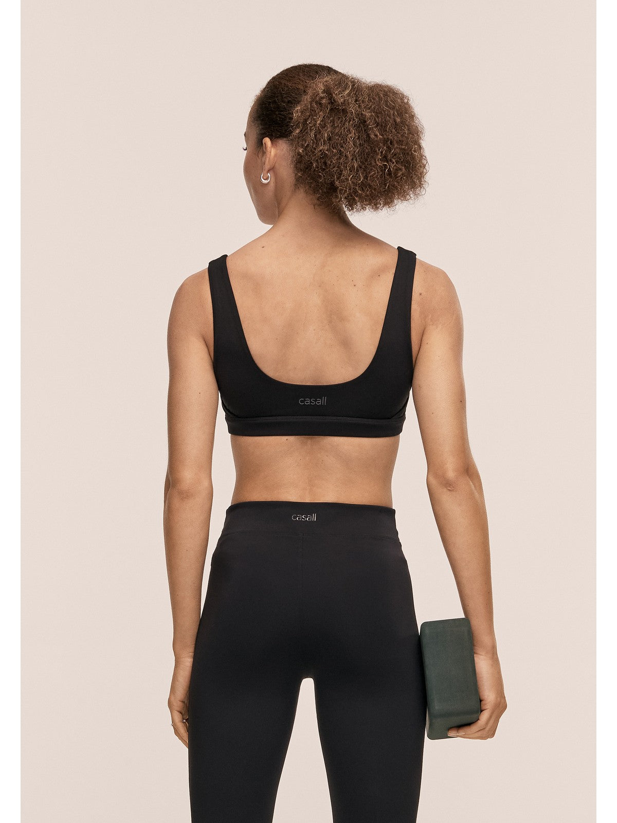 Stanik sportowy CASALL Soft Touch Padded Sports Bra kolor czarny