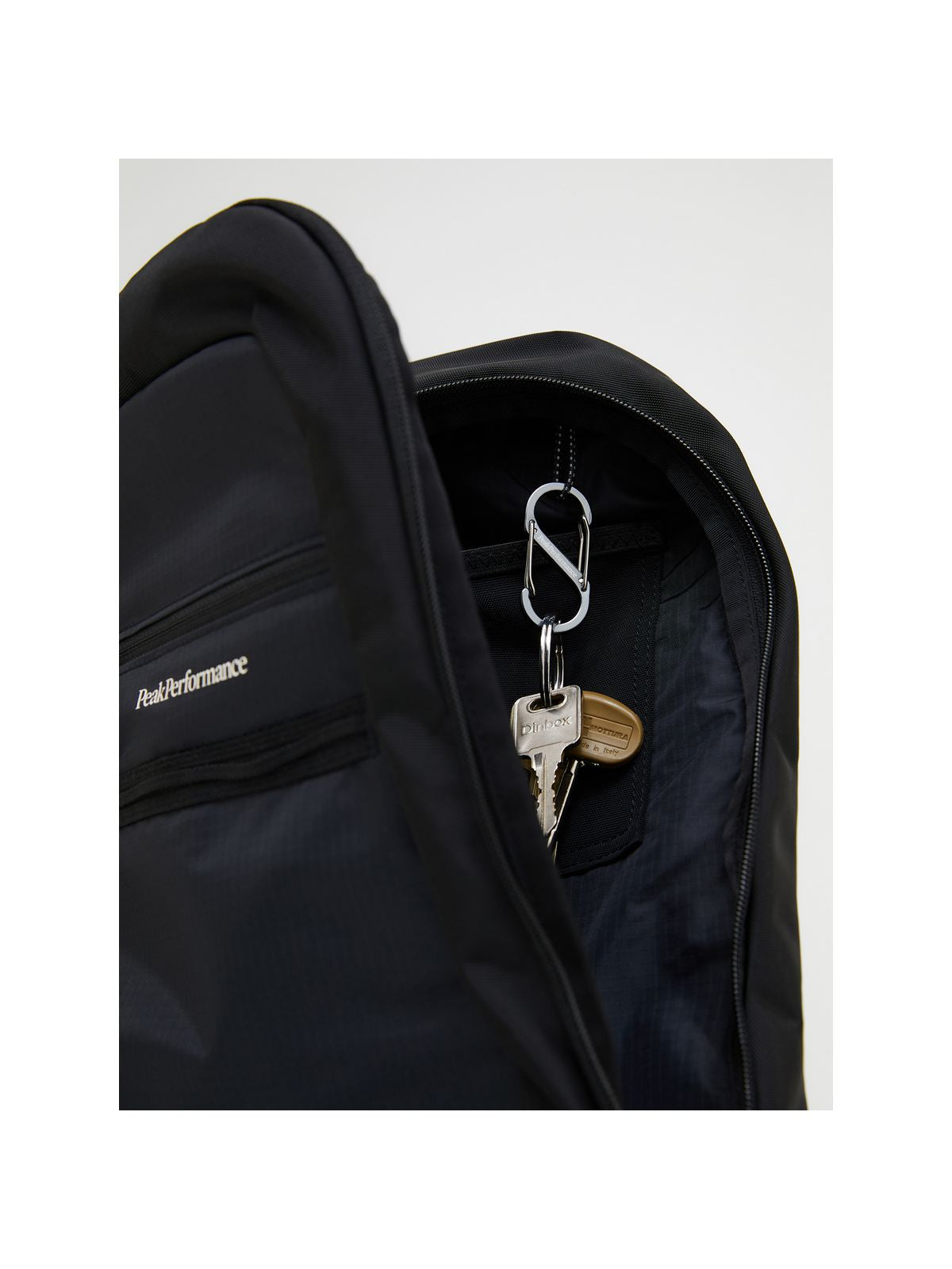 adventuresports torba-peak-performance-outdoor-crossbody-bag-g80423010-050 detail2