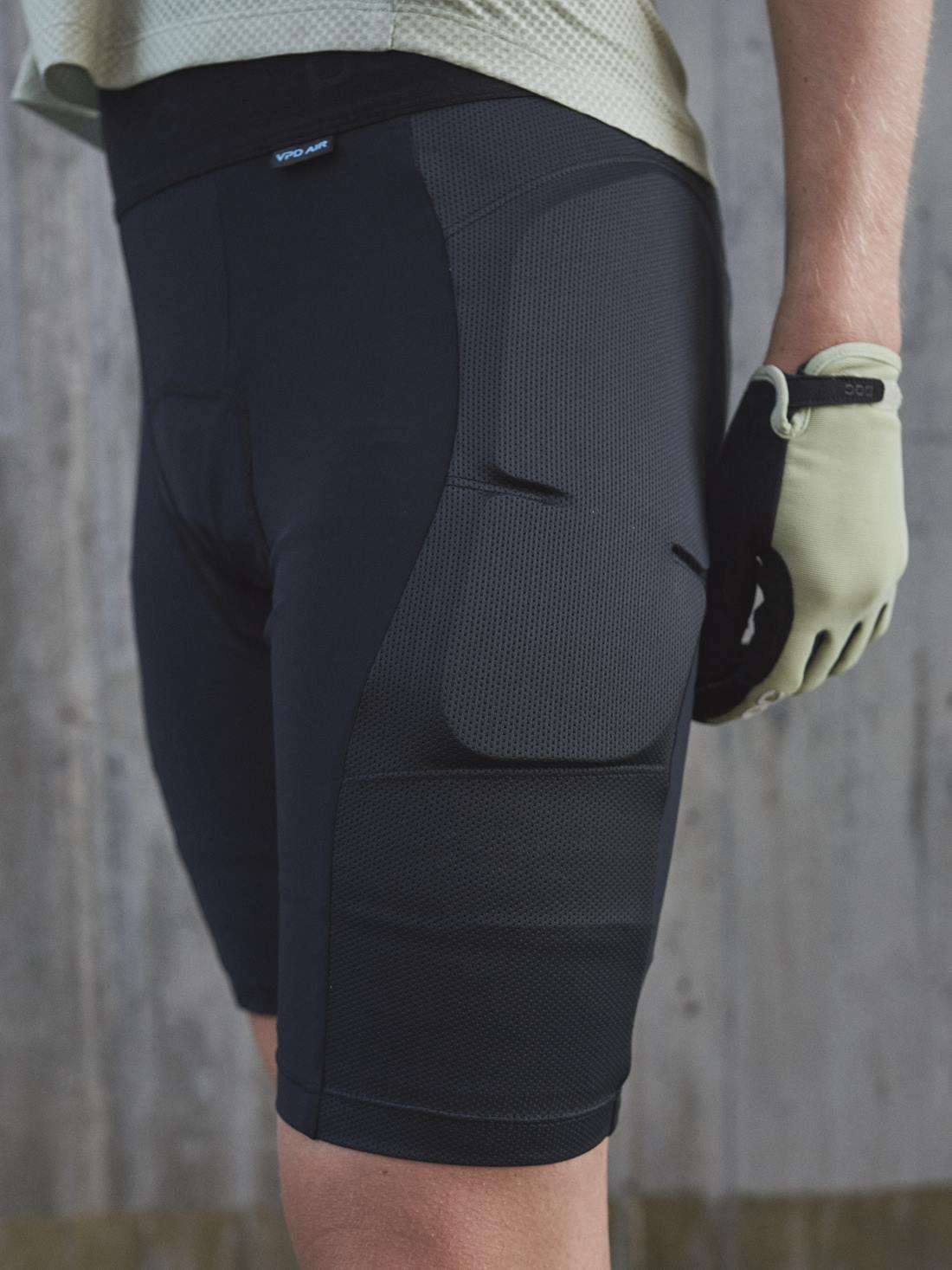 Spodenki z ochroną POC Synovia VPD Shorts - czarne