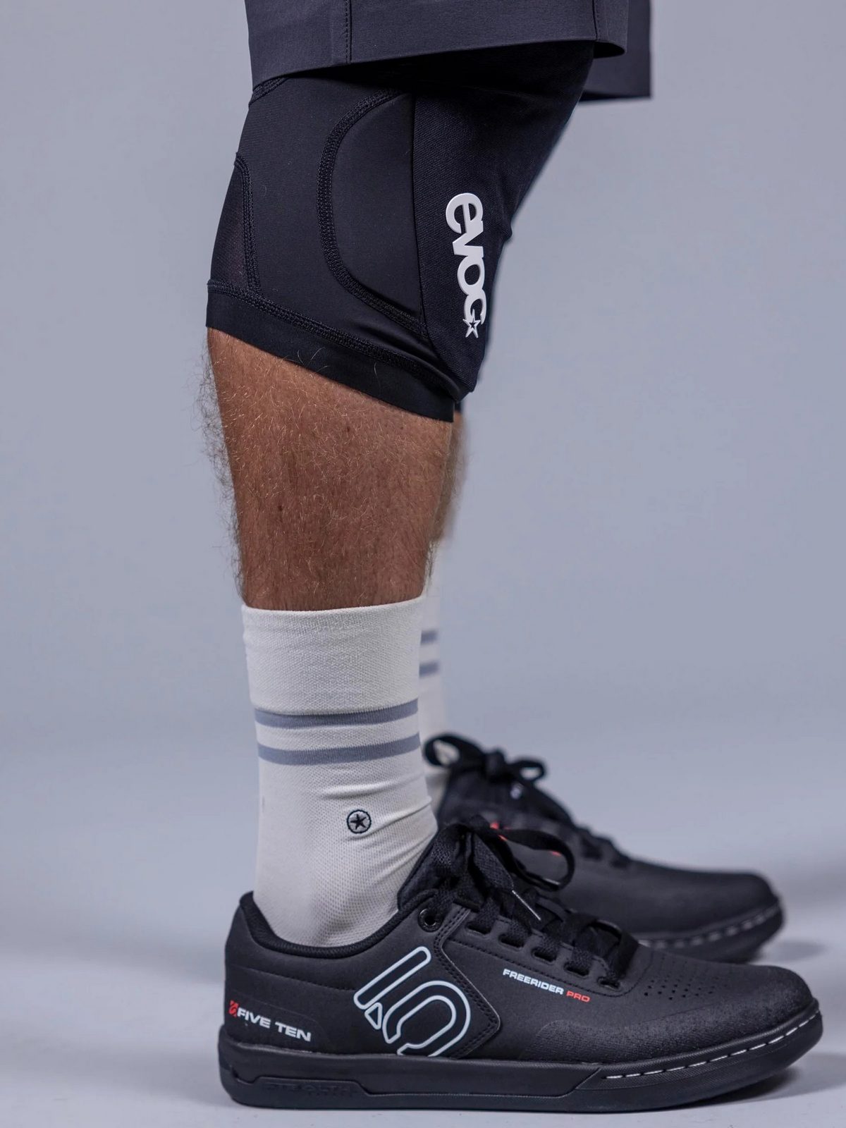 Ochraniacze na kolana EVOC Knee Protector Ls Flex Lite black