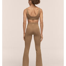 Spodnie damskie CASALL Soft Touch Flared Pants kolor zielony
