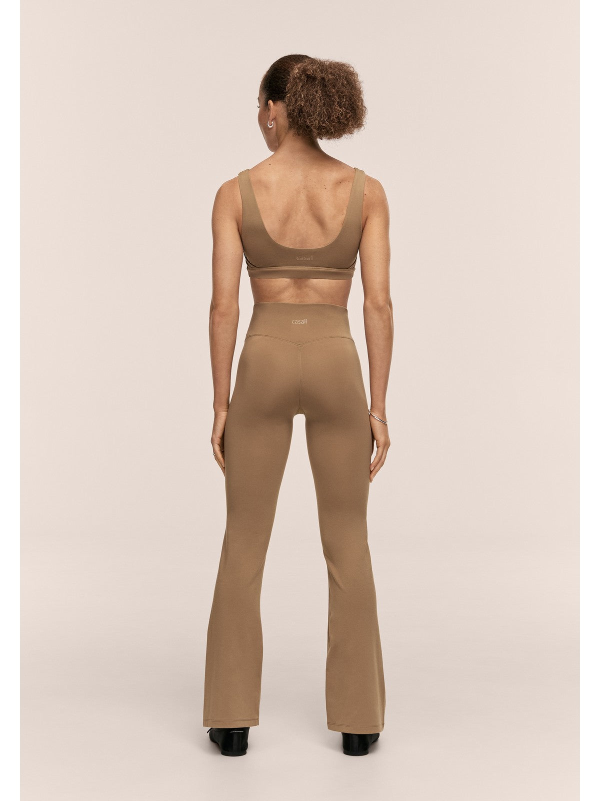 Spodnie damskie CASALL Soft Touch Flared Pants kolor zielony