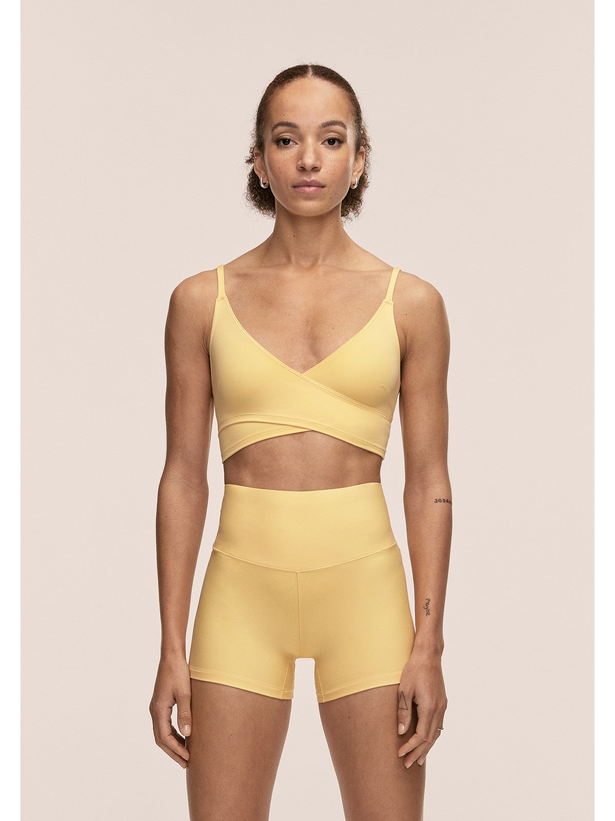 Legginsy treningowe damskie CASALL Ultra High Waist Hot Pant kolor żółty
