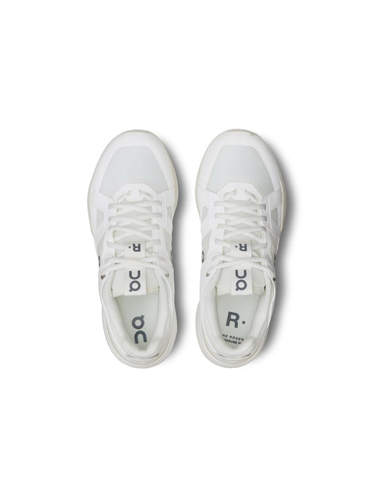 Buty do gry w tenisa damskie On THE ROGER Clubhouse Pro biały
