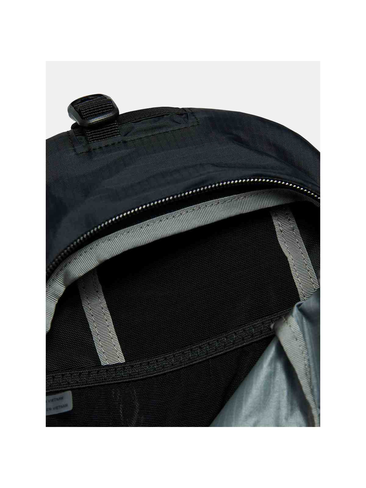 adventuresports nerka-peak-performance-outdoor-slingbag-g80780010-050 detail1