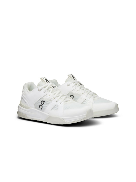 Buty do gry w tenisa damskie On THE ROGER Clubhouse Pro biały
