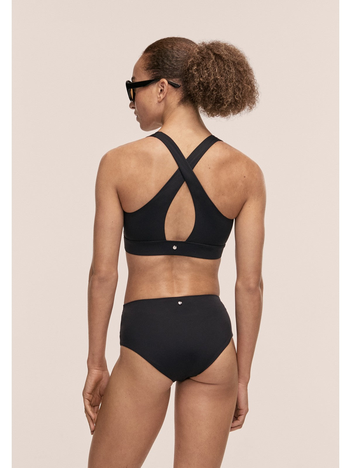 Stanik kąpielowy CASALL V-Neck Crossback Bikini Top kolor czarny