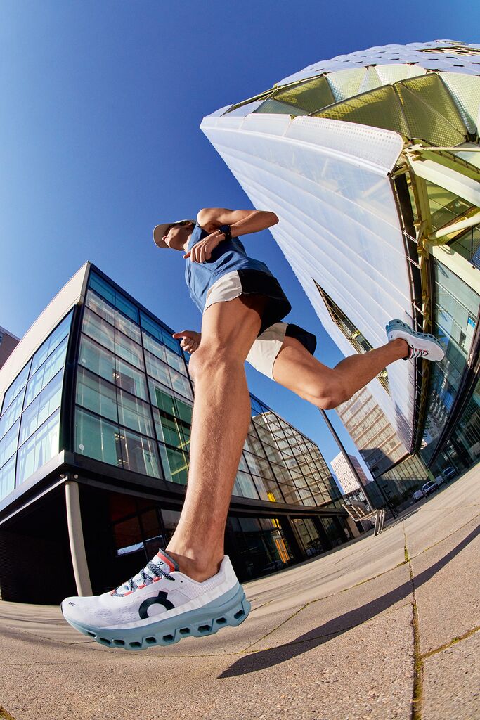 Buty do biegania ON RUNNING Cloudmonster - biały