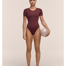 Body CASALL Studio Body Short Sleeve kolor bordowy
