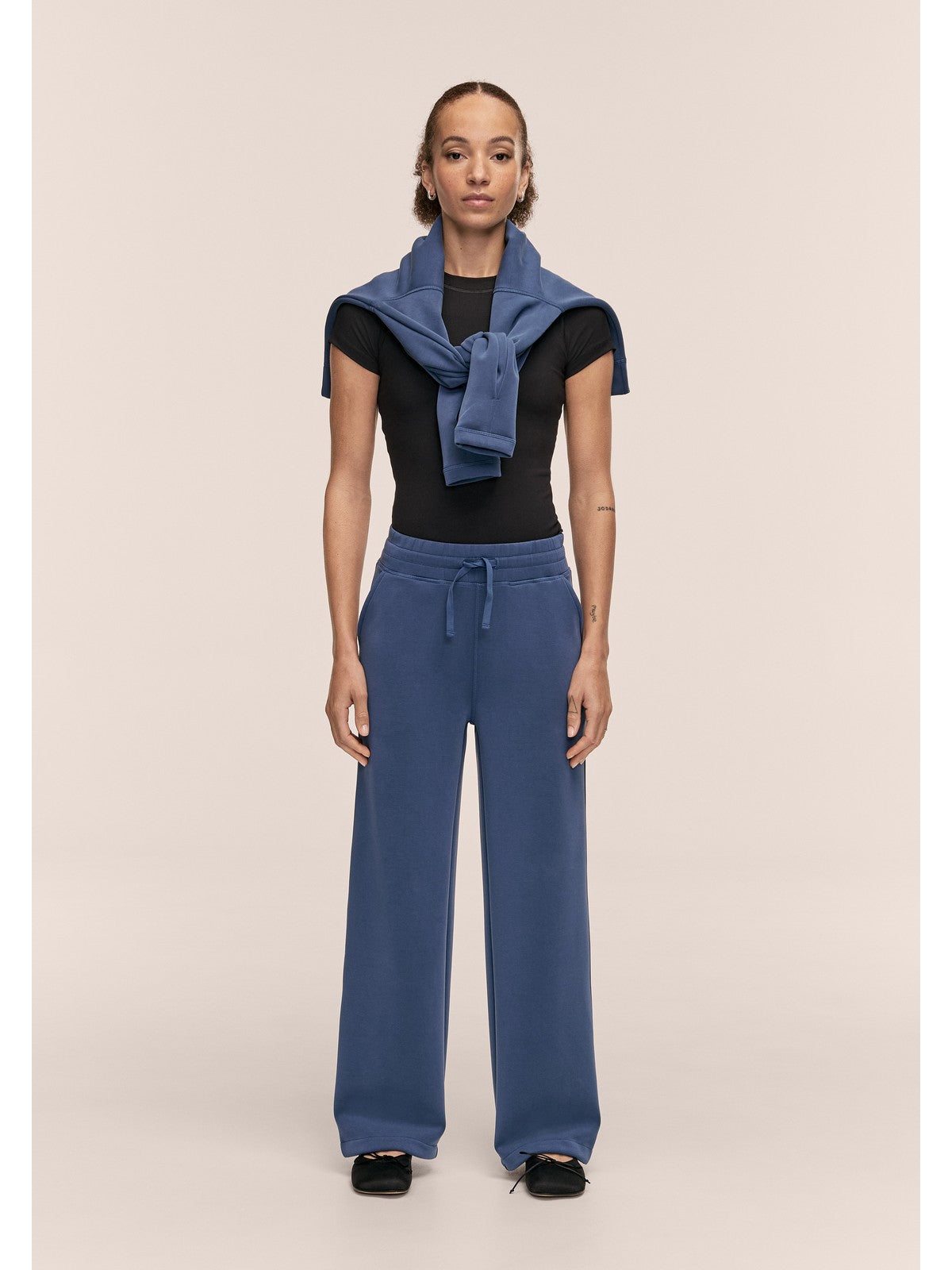 Spodnie damskie CASALL Peachy Straight Leg Jogger kolor granatowy