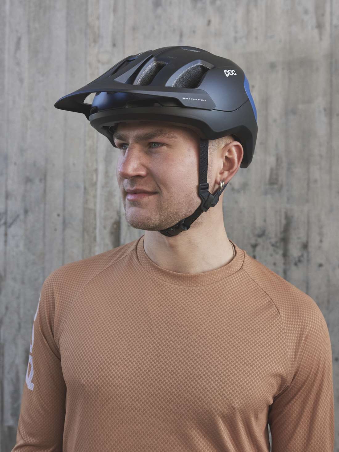 Kask rowerowy POC AXION - czarno niebieski