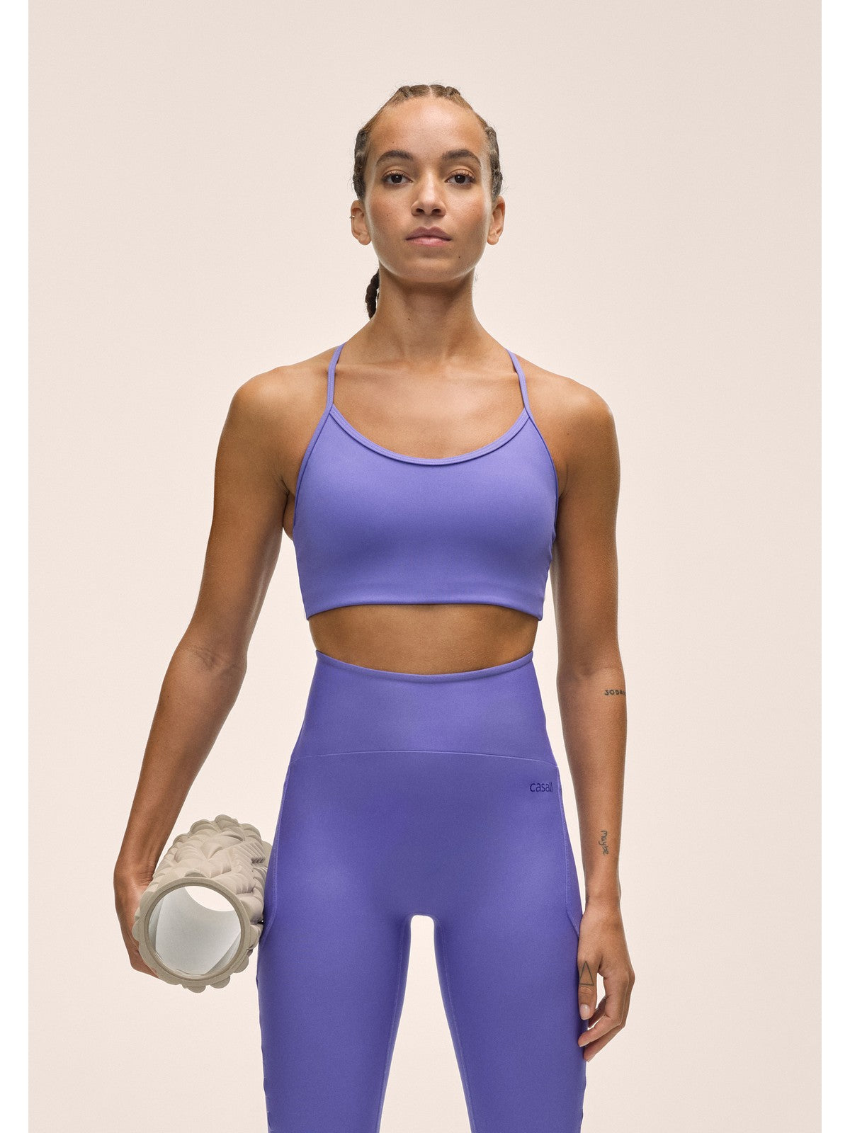 Stanik Casall Sleek Strappy Sports Bra kolor fioletowy