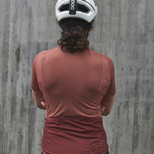 Koszulka rowerowa POC W’s ESSENTIAL ROAD LOGO Jersey - czerwony - Adventure Sports
