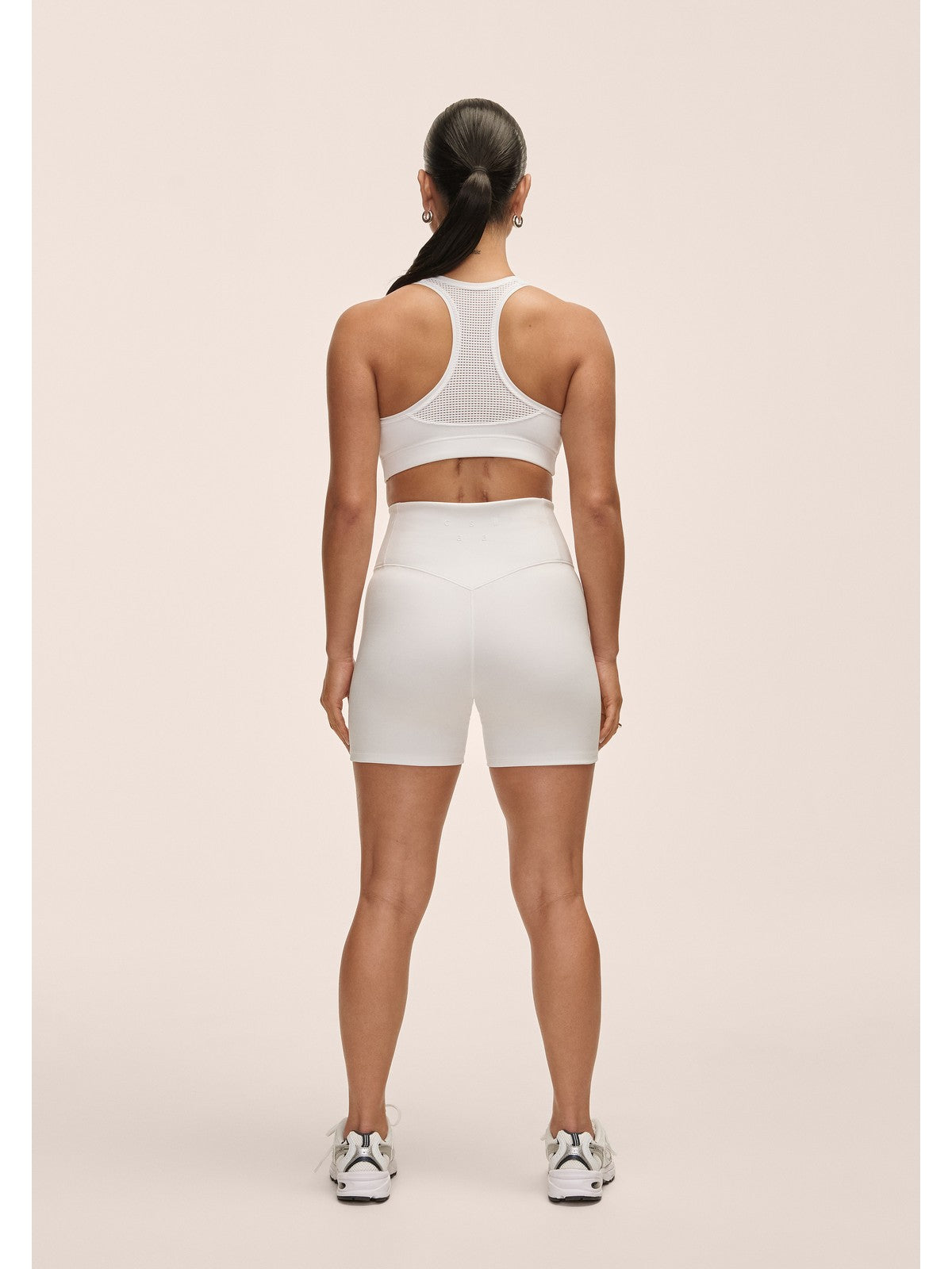 Legginsy damskie Casall Grace High Waist Hot Pant biały - Adventure Sports