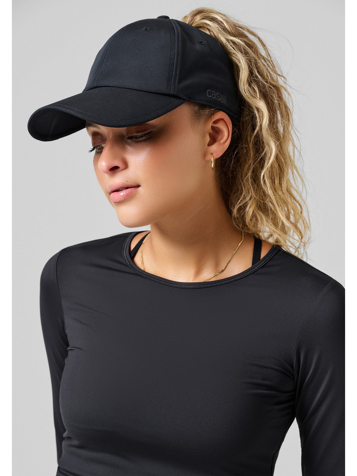 Czapka z daszkiem CASALL Performance High Ponytail Cap kolor czarny