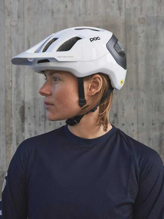 Kask rowerowy POC Axion Race Mips biało czarny
