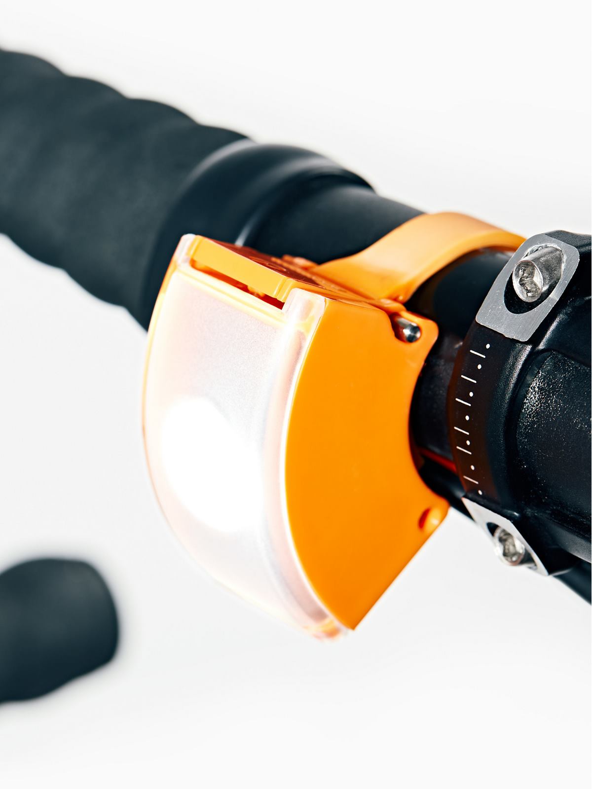 Lampka rowerowa BOOKMAN Curve Front Light 220lm pomarańczowy