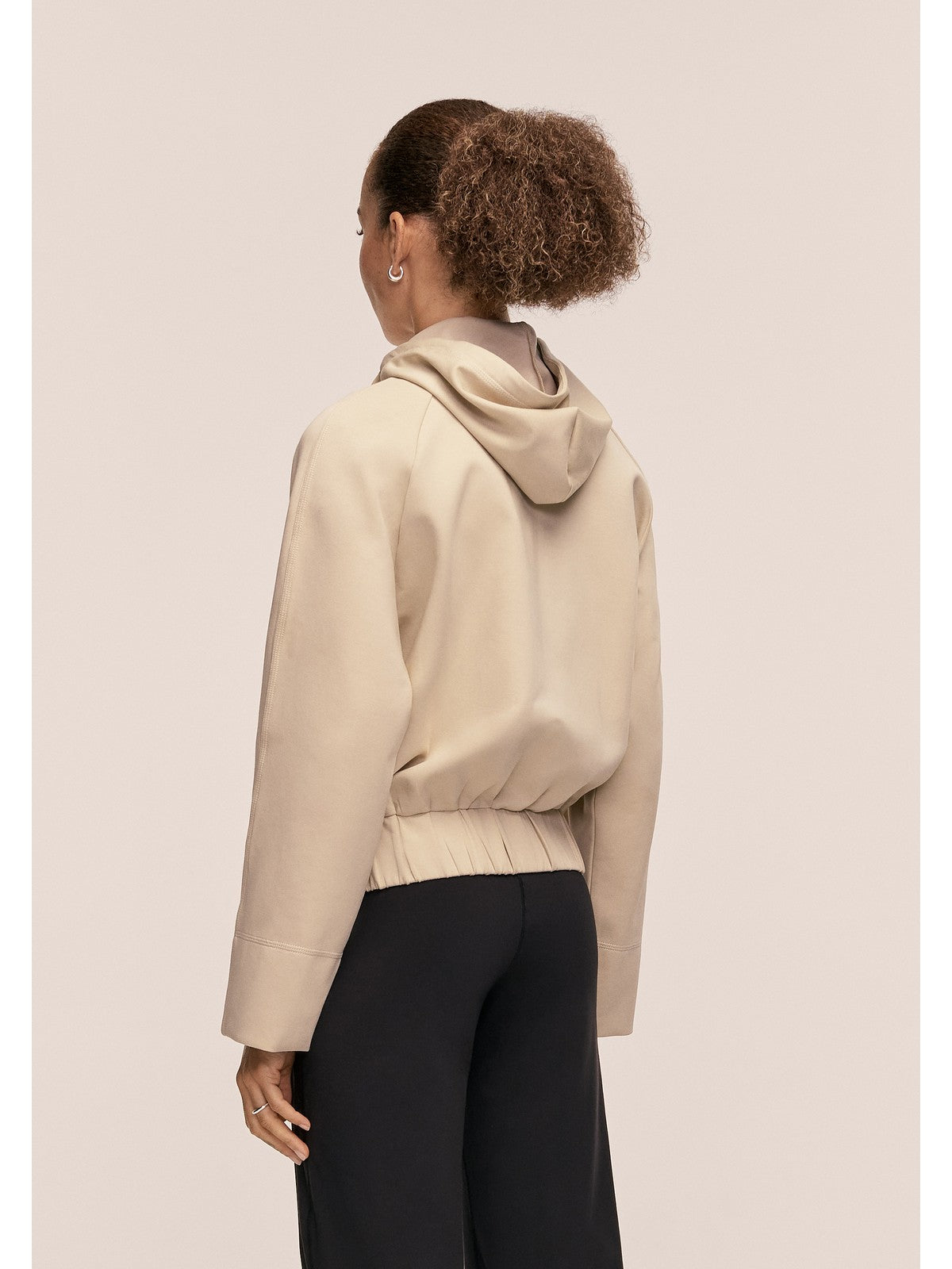 Kurtka damska CASALL Aria Zip Hoodie Jacket kolor beżowy