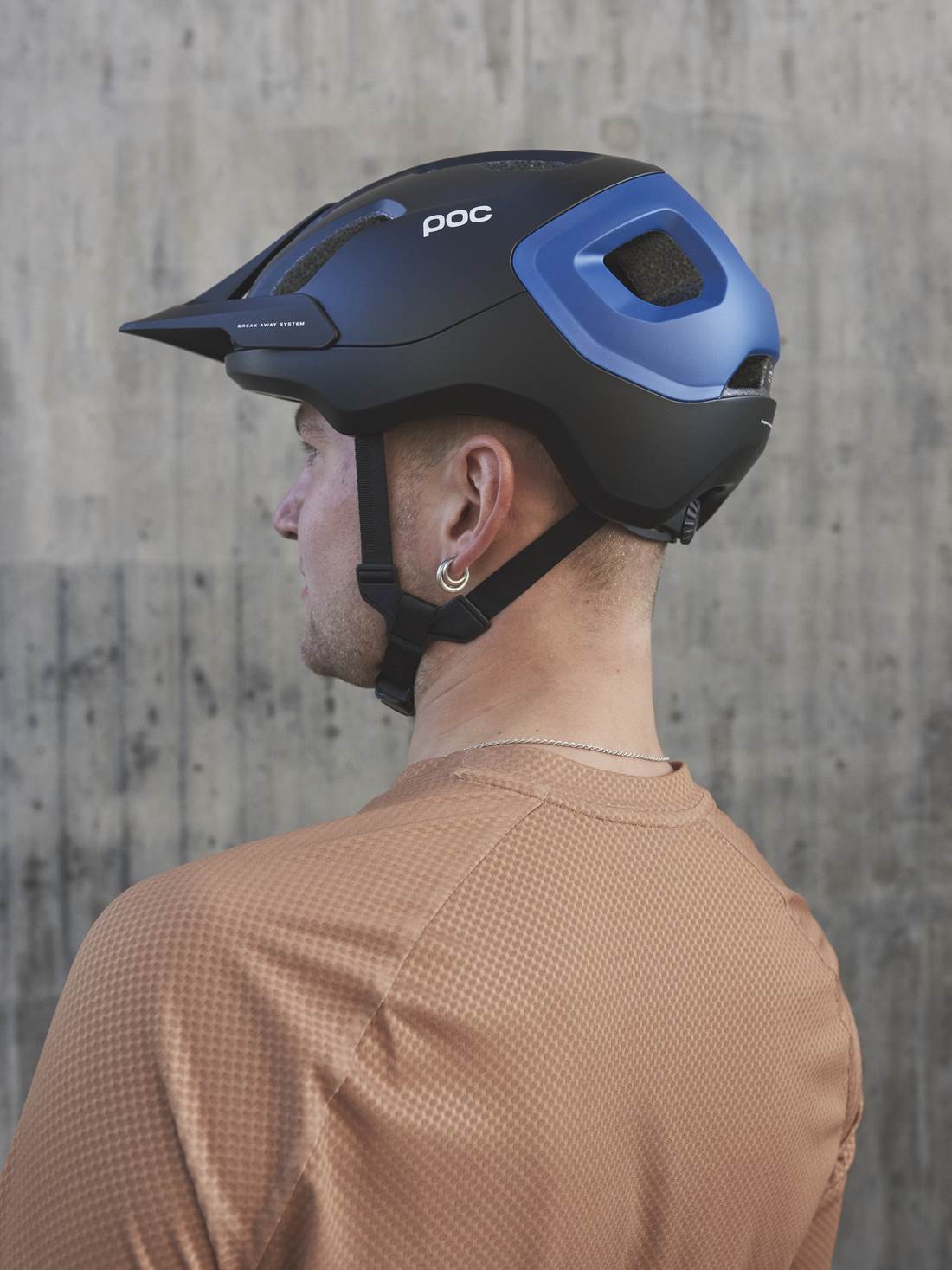 Kask rowerowy POC AXION - czarno niebieski