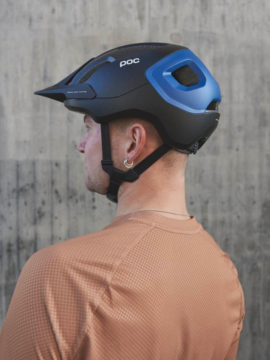 Kask rowerowy POC AXION - czarno niebieski
