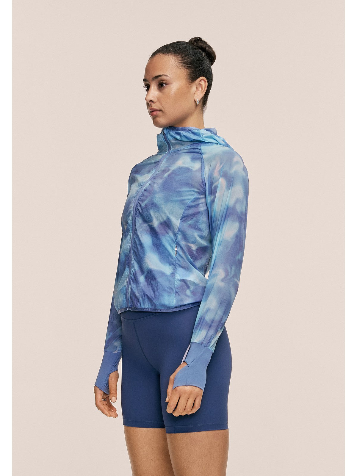 Kurtka damska CASALL Breeze Printed Running Jacket kolor granatowy