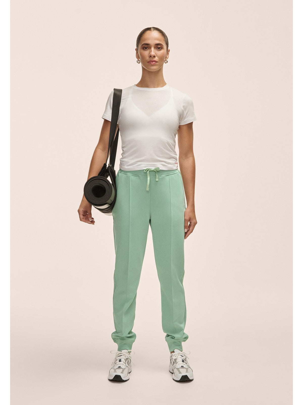 Spodnie dresowe damskie Casall Aria Joggers zielone - Adventure Sports