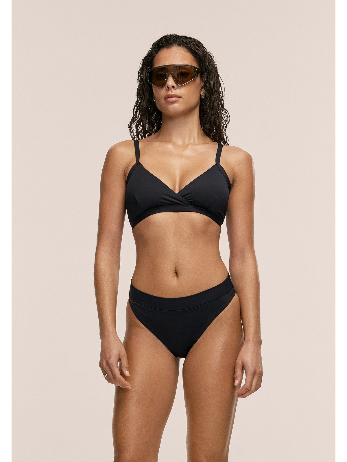 Stanik kąpielowy CASALL Overlap Bikini Top kolor czarny