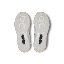 Buty do gry w tenisa damskie On THE ROGER Clubhouse Pro biały
