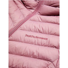 Kurtka z puchem Peak Performance W Frost Down Hood Jacket brązowy - narciarska - Adventure Sports
