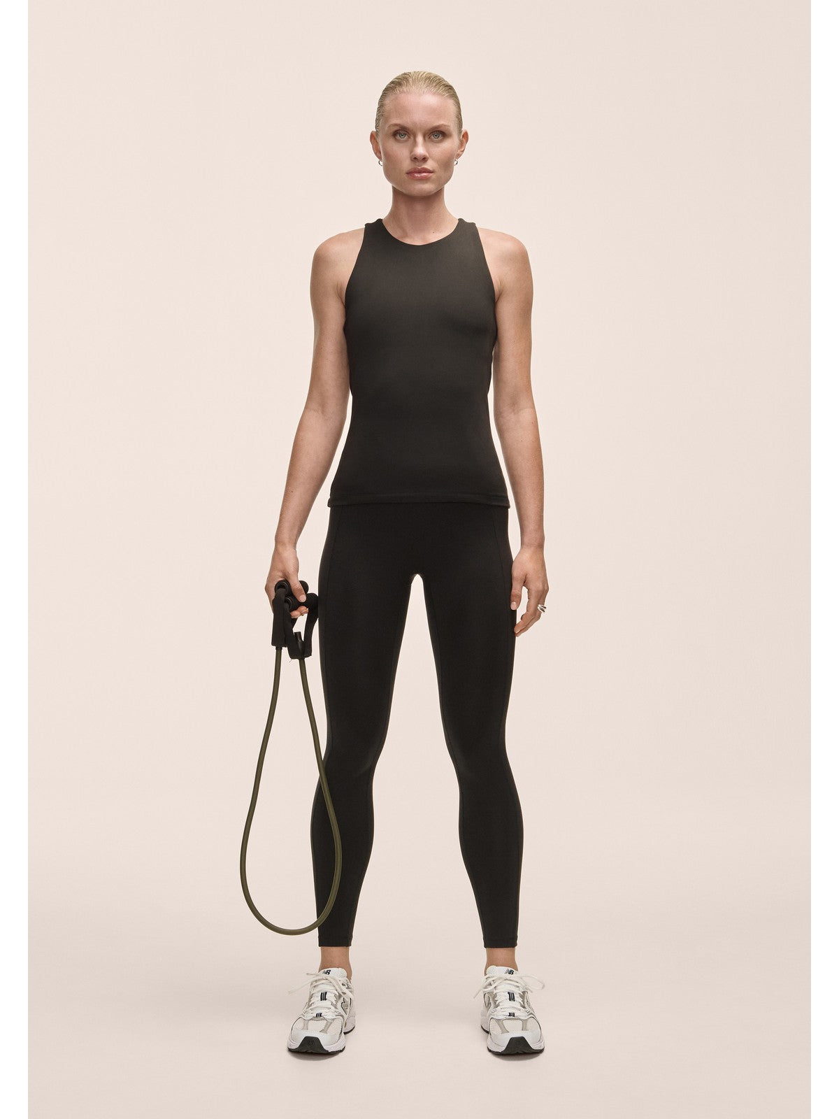 Koszulka damska treningowa Casall Soft Touch Bra Tank czarny