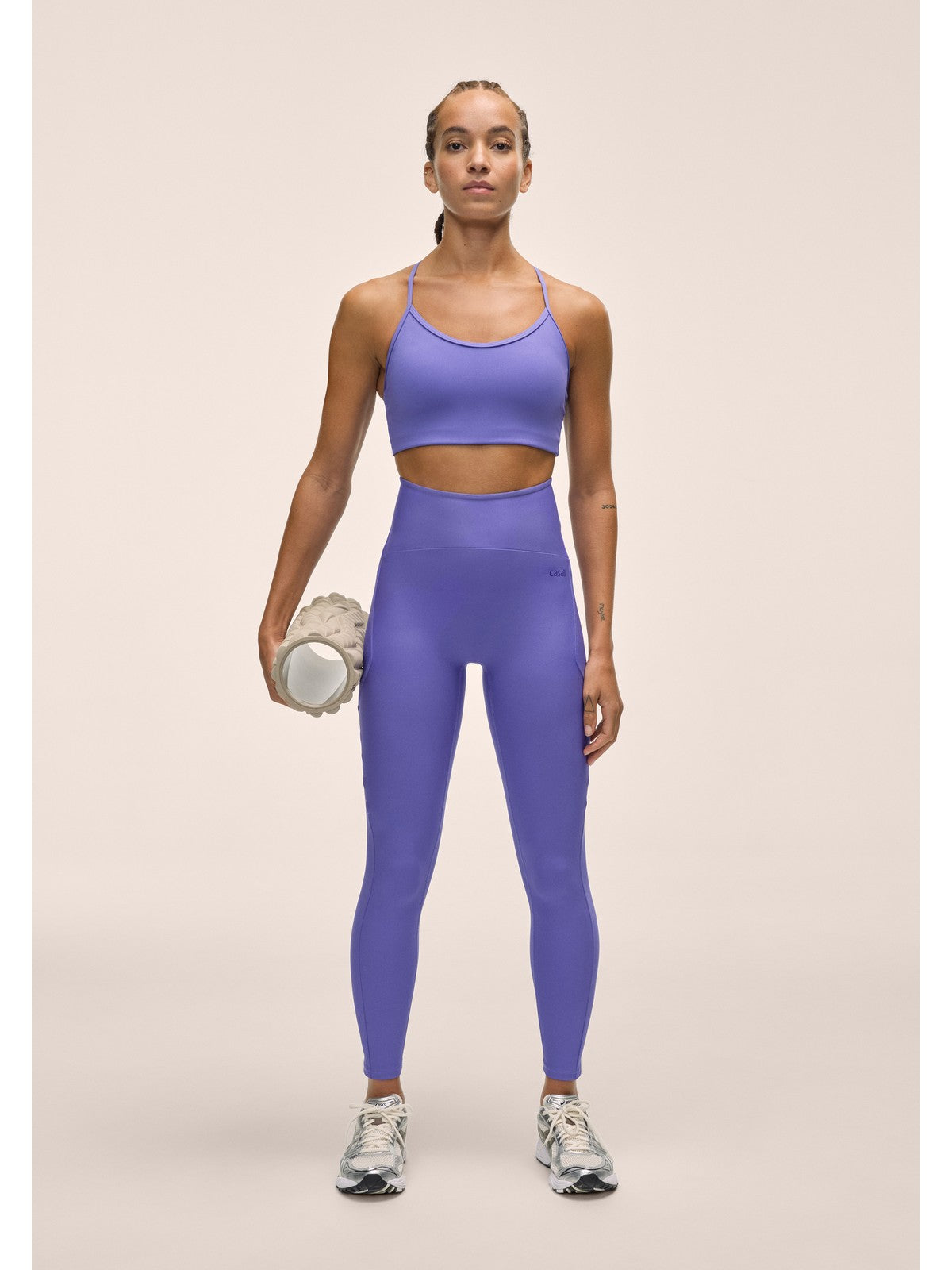 Stanik Casall Sleek Strappy Sports Bra kolor fioletowy