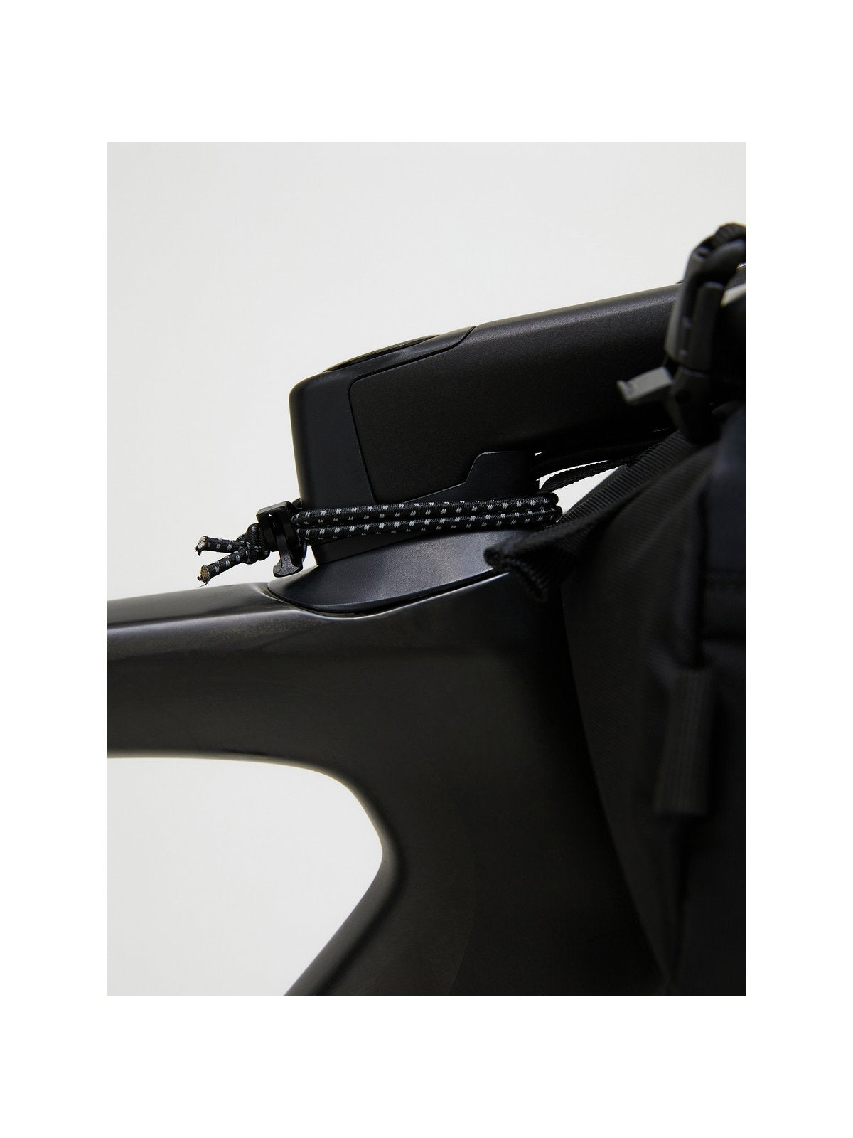 adventuresports nerka-peak-performance-street-bike-bag-g80777010-050 detail2