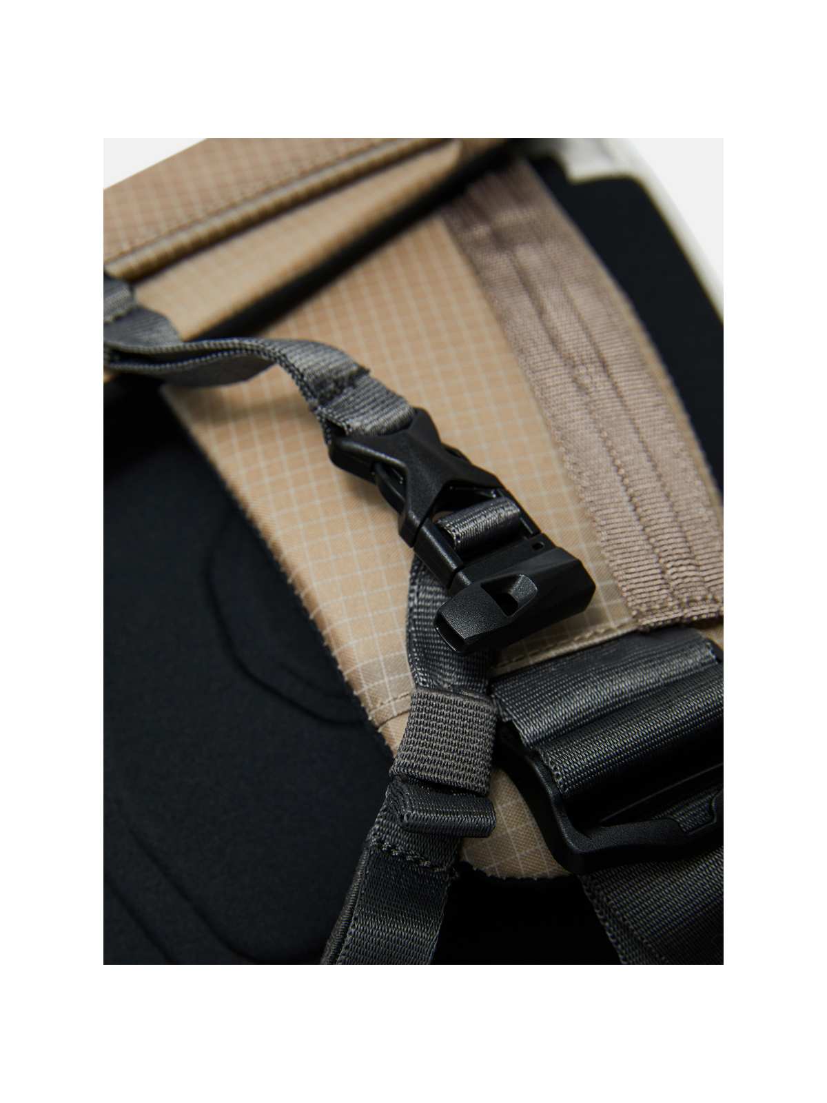Plecak PEAK PERFORMANCE Vertical Ski Backpack 20L beżowy