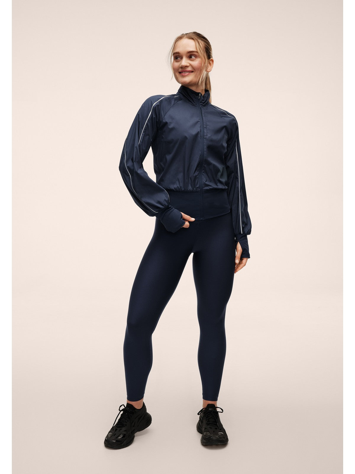 Kurtka damska CASALL Statement Woven Training Jacket granatowa