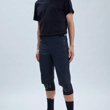 Spodenki rowerowe POC Essential Enduro - czarny
