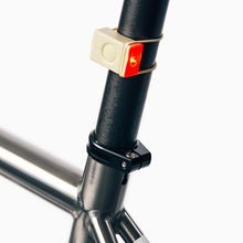 Lampka rowerowa BOOKMAN Block Light Rear 18lm beżowy
