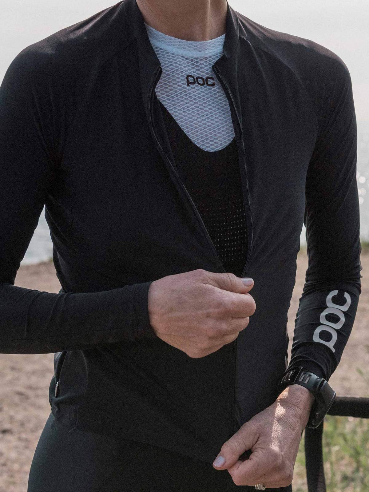 Koszulka rowerowa POC ESSENTIAL ROAD W’S LS - czarna - Adventure Sports