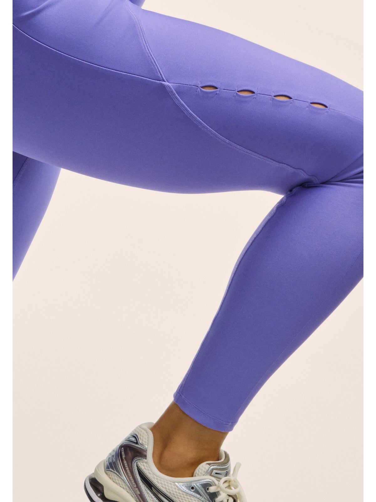 Legginsy damskie CASALL Twist Cut Out High Waist Tights kolor fioletowy