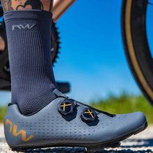Buty rowerowe NORTHWAVE Revolution 3 ciemny szary/złoty - Adventure Sports
