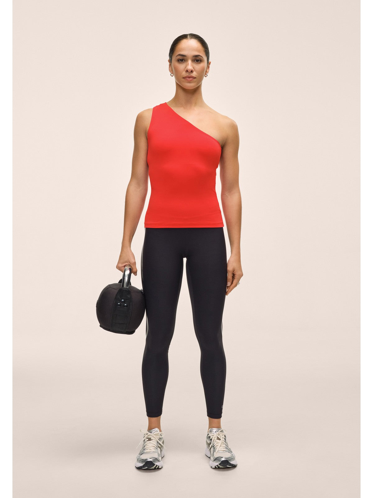 Koszulka treningowa damska CASALL One Shoulder Bra Tank kolor czerwony