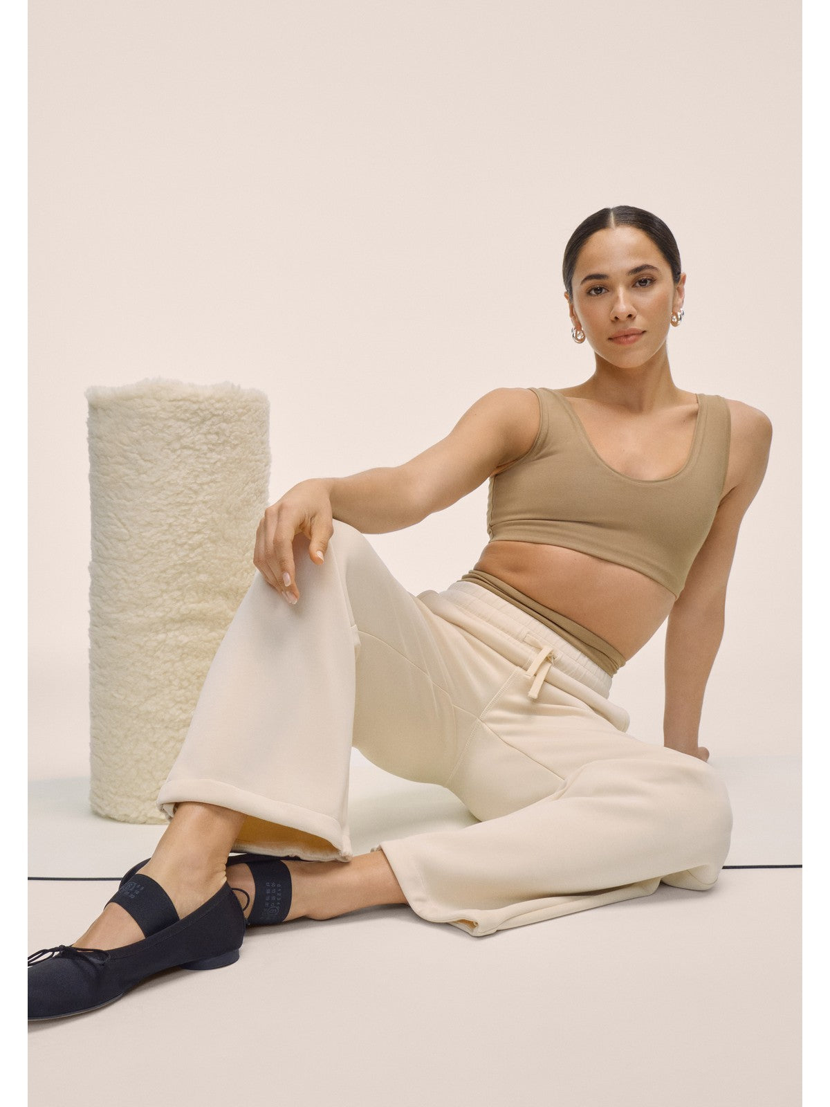 Spodnie damskie CASALL Peachy Straight Leg Jogger kolor biały