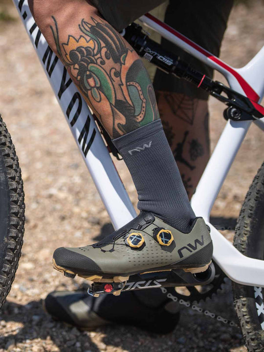 Skarpety rowerowe NORTHWAVE EXTREME PRO Sock - czarny/szary
