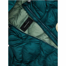 Kurtka puchowa męska PEAK PERFORMANCE M Helium Utility Down Hood Jacket kolor zielony
