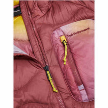 Kurtka damska puchowa PEAK PERFORMANCE W Helium Aop Utility Down Hood kolor multikolor
