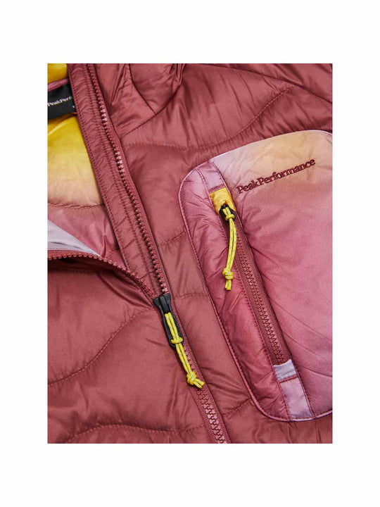 Kurtka damska puchowa PEAK PERFORMANCE W Helium Aop Utility Down Hood kolor multikolor
