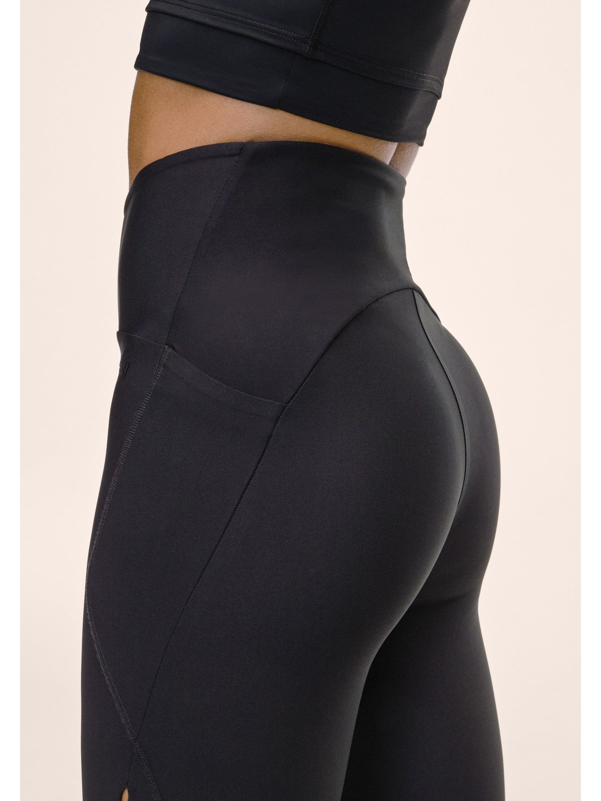 Legginsy damskie CASALL Twist Cut Out High Waist Tights kolor czarny