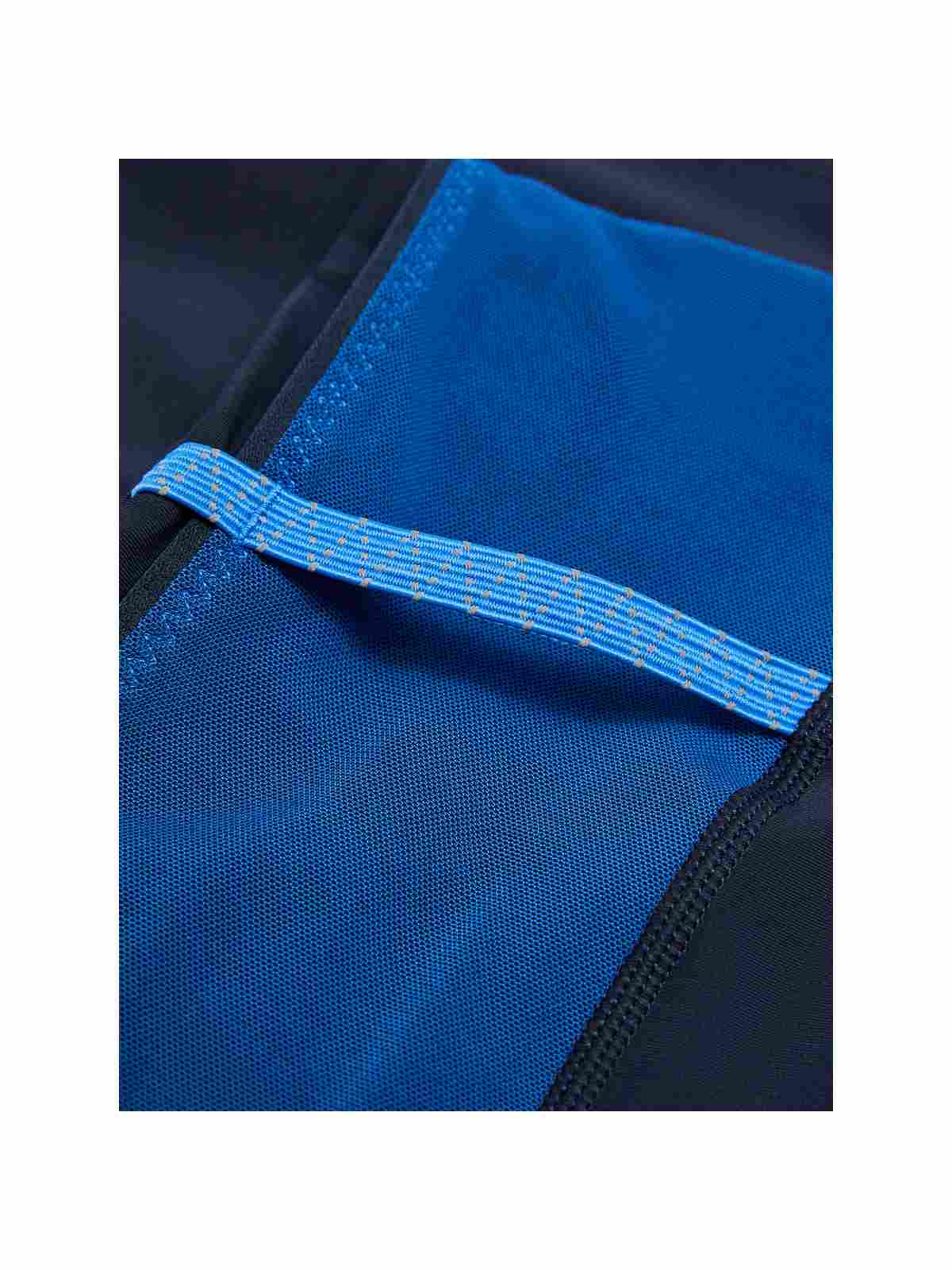 adventuresports legginsy-peak-performance-w-light-short-tights-g80220050-2n3 detail1