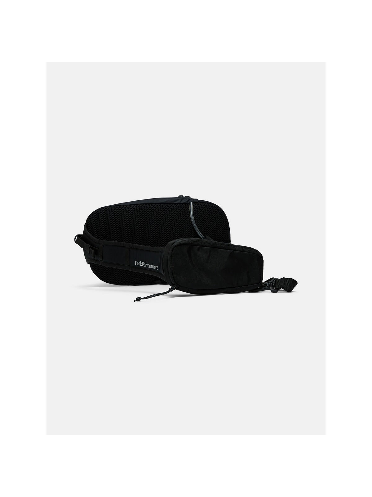 adventuresports nerka-peak-performance-outdoor-slingbag-g80780010-050 tyl